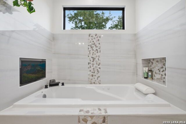 Image 21 of 49 For 8304 Monument Oak