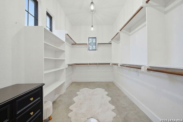 Image 23 of 49 For 8304 Monument Oak