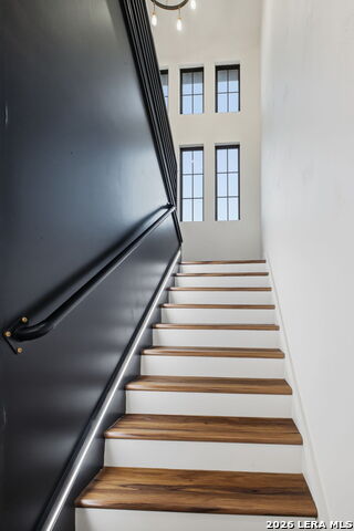 Image 28 of 49 For 8304 Monument Oak