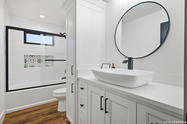 Image 37 of 49 For 8304 Monument Oak