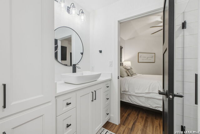 Image 38 of 49 For 8304 Monument Oak