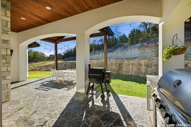 Image 43 of 49 For 8304 Monument Oak