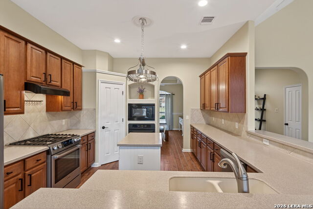 Image 6 of 23 For 9318 Gaytan  