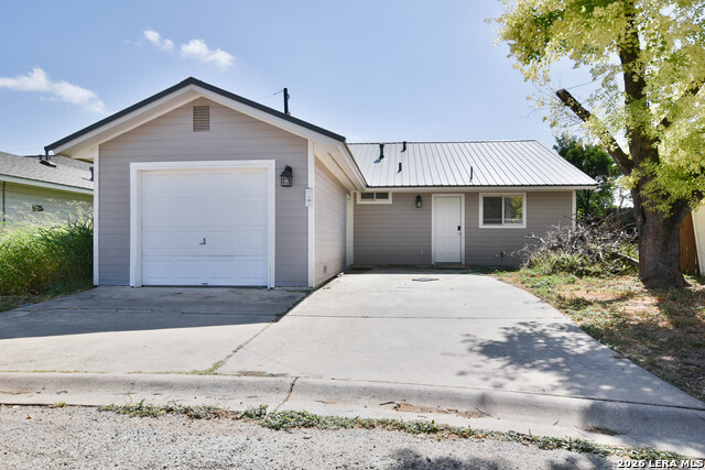 Image 2 of 14 For 411 Gevers S