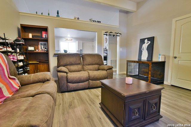 Image 4 of 14 For 411 Gevers S