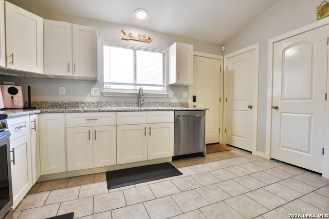 Image 6 of 14 For 411 Gevers S