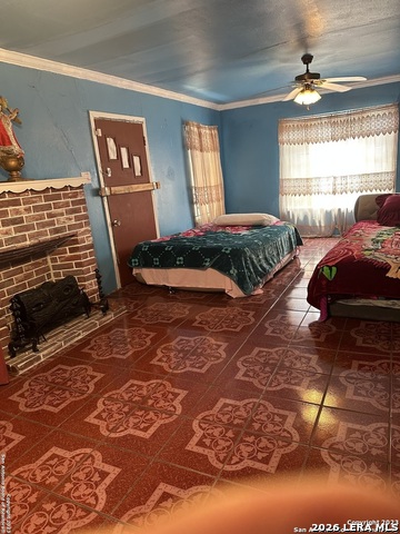 Image 3 of 9 For 3903 Houston