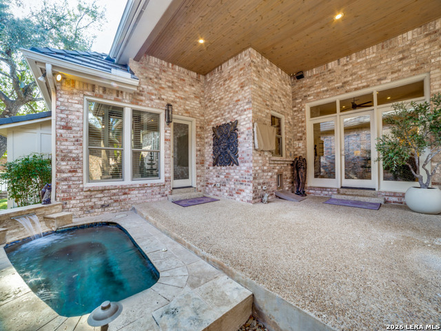 Image 31 of 40 For 4 Hendon Ln  