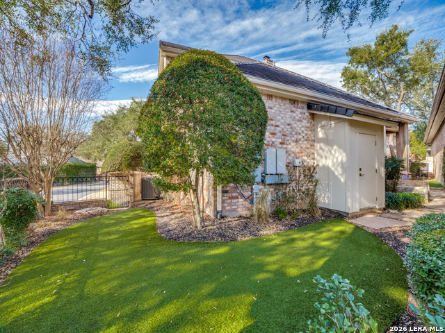 Image 33 of 40 For 4 Hendon Ln  