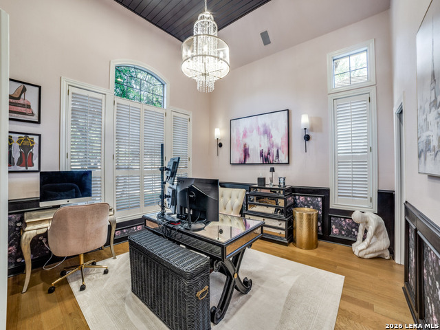 Image 5 of 40 For 4 Hendon Ln  