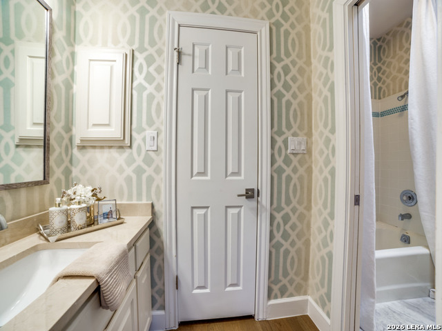 Image 8 of 40 For 4 Hendon Ln  