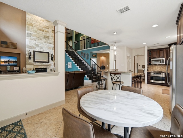 Listing photo id 8 for 11911 Lampasas Trl
