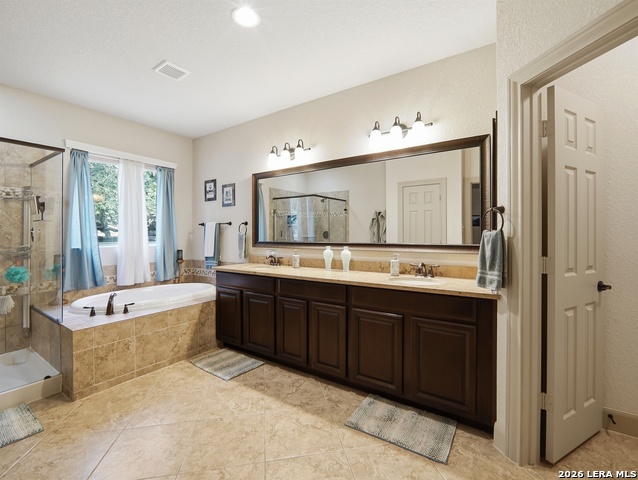 Listing photo id 13 for 11911 Lampasas Trl