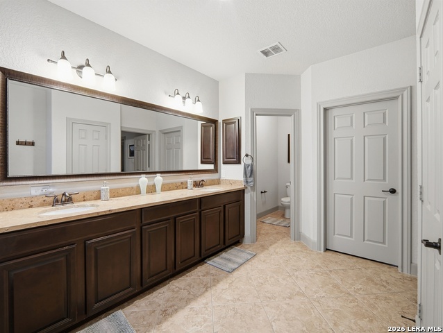Listing photo id 14 for 11911 Lampasas Trl