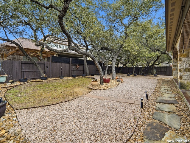 Listing photo id 31 for 11911 Lampasas Trl