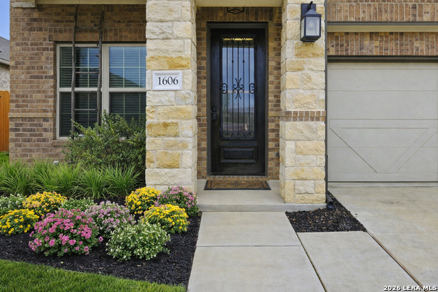 Image 2 of 16 For 1606 Couser  