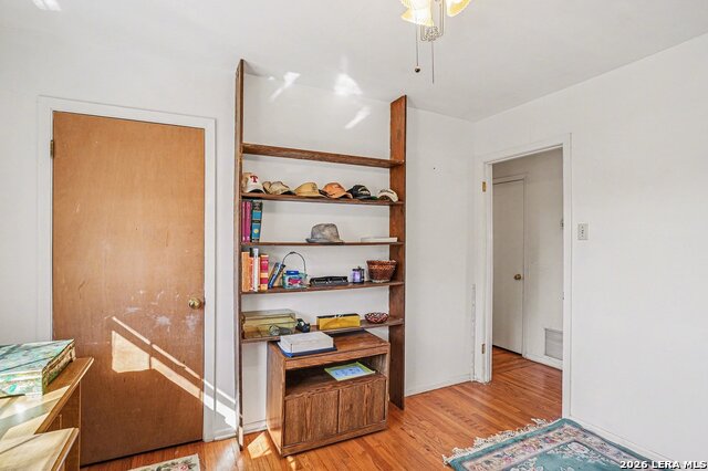 Image 26 of 30 For 207 Coronet  