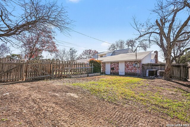 Image 29 of 30 For 207 Coronet  