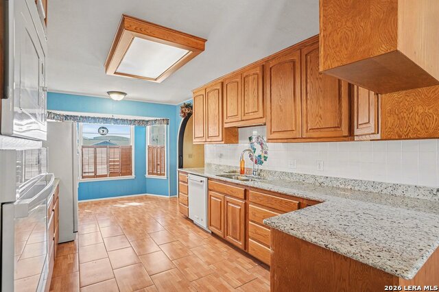 Image 6 of 30 For 207 Coronet  