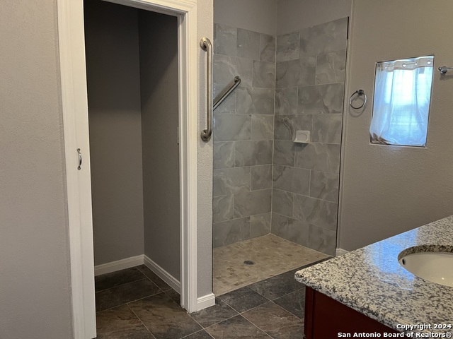 Image 14 of 19 For 2826 Christian