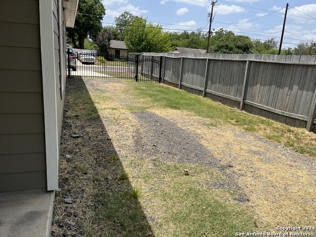 Image 17 of 19 For 2826 Christian