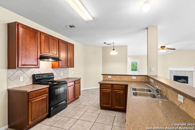 Image 10 of 34 For 15707 Grey Fox Terrace