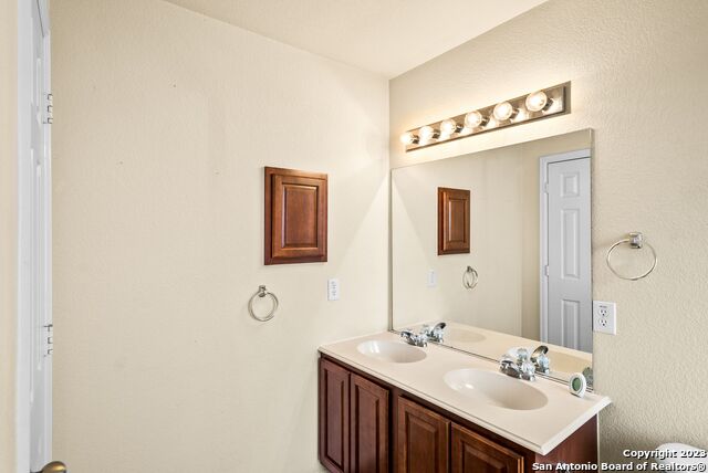 Image 16 of 34 For 15707 Grey Fox Terrace