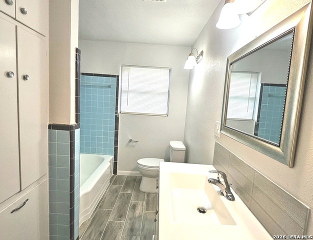 Image 19 of 28 For 4703 Chedder Dr.