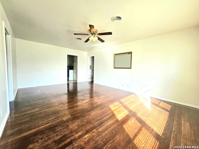 Image 4 of 28 For 4703 Chedder Dr.