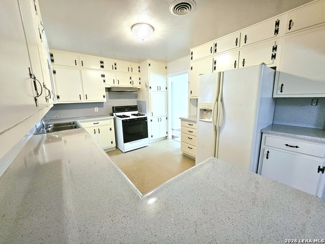 Image 7 of 28 For 4703 Chedder Dr.