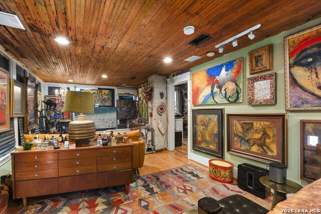 Image 24 of 57 For 3221 Flores N