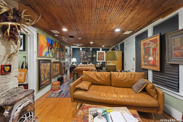 Image 25 of 57 For 3221 Flores N