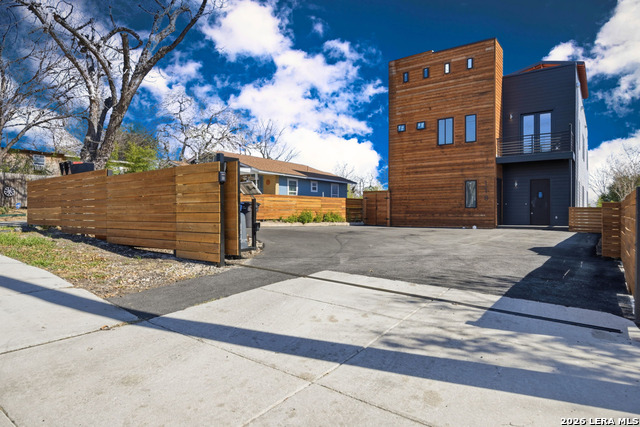 Image 2 of 32 For 118 Clark  