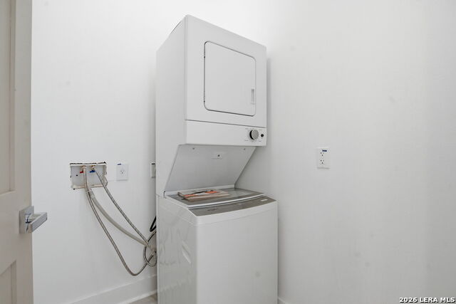 Image 24 of 32 For 118 Clark  