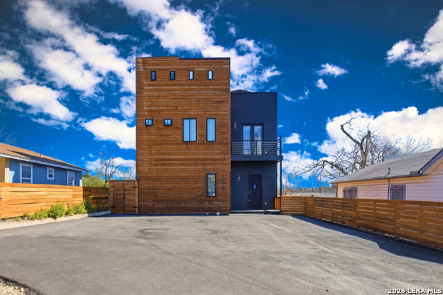 Image 4 of 32 For 118 Clark  