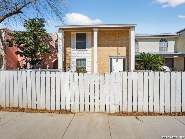 Image 2 of 32 For 6529 Spring Hurst