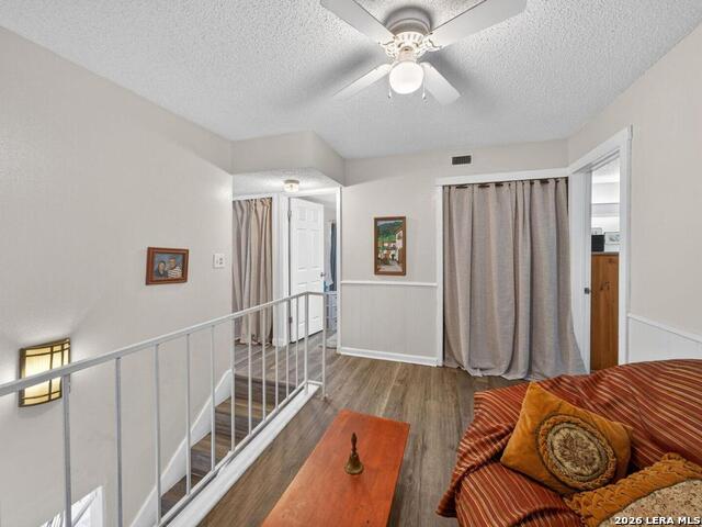 Image 23 of 32 For 6529 Spring Hurst