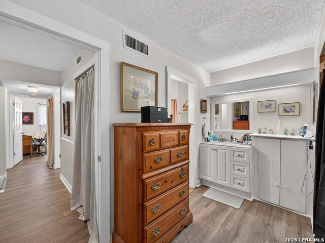 Image 26 of 32 For 6529 Spring Hurst