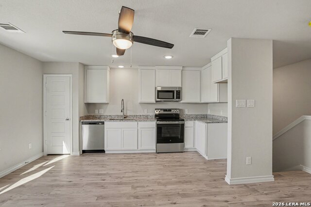 Image 10 of 27 For 310 W Evergreen St #107