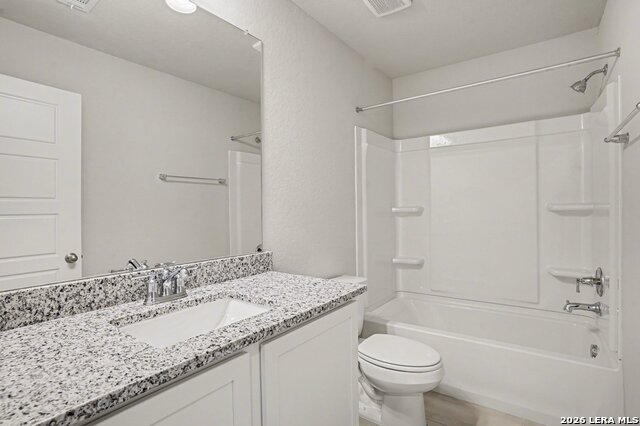 Image 20 of 27 For 310 W Evergreen St #107