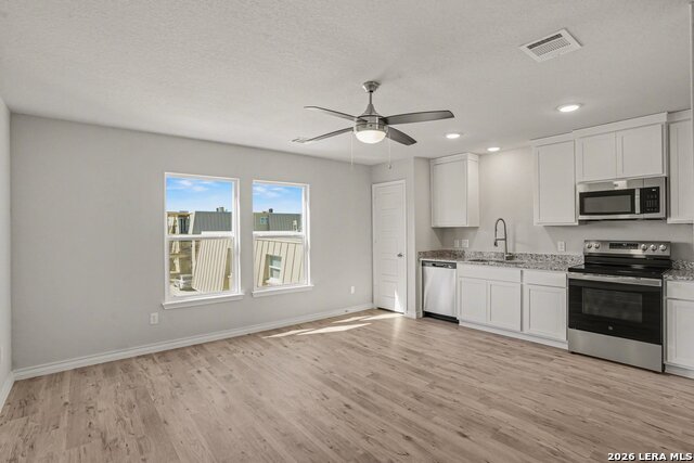 Image 8 of 27 For 310 W Evergreen St #107