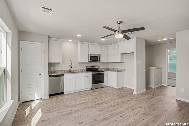 Image 9 of 27 For 310 W Evergreen St #107