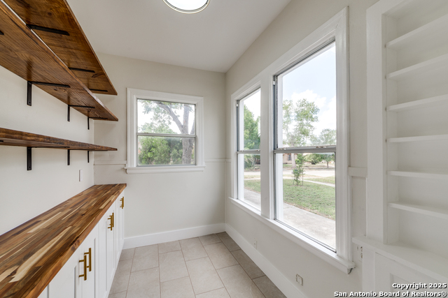 Image 11 of 24 For 2007 Mistletoe Ave W