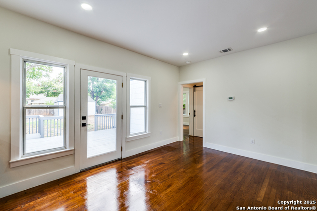 Image 12 of 24 For 2007 Mistletoe Ave W