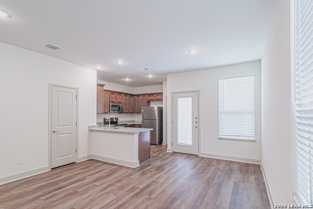 Image 10 of 34 For 7411 Gramercy Way  101