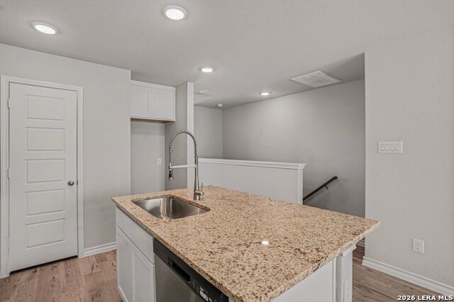 Image 11 of 35 For 310 W Evergreen St #120