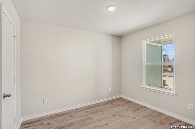 Image 26 of 35 For 310 W Evergreen St #120