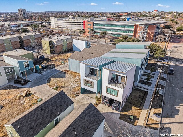 Image 34 of 35 For 310 W Evergreen St #120