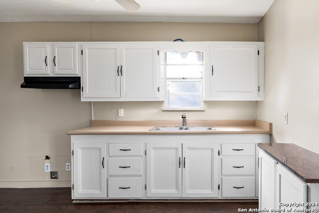 Image 11 of 25 For 412 Coker W