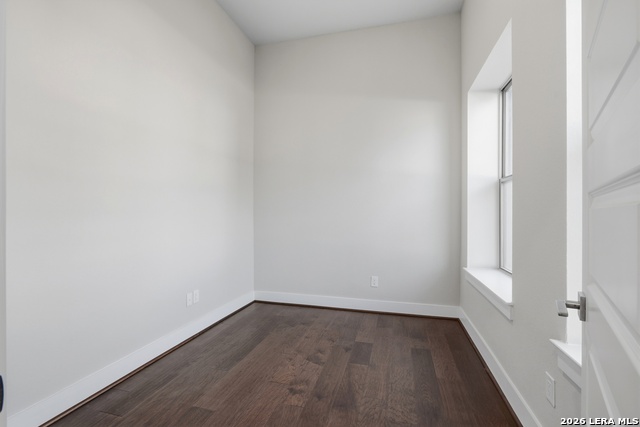 Image 5 of 35 For 1817 St Marys St N 102